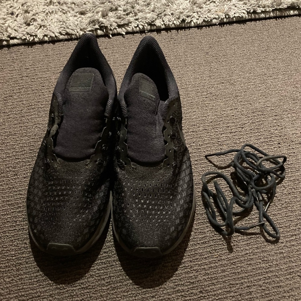 nike running shoes black size 9.5